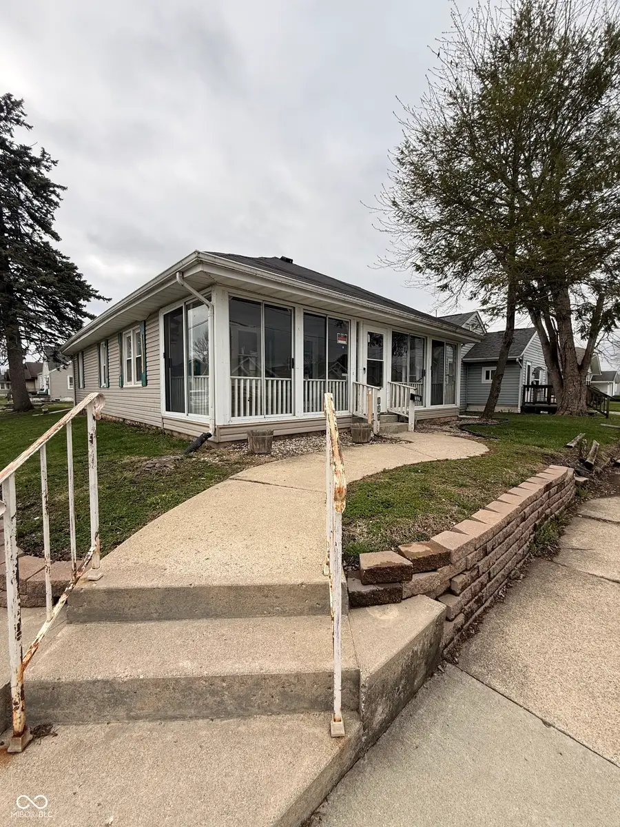 725 E 27th Street, Anderson, IN 46016 - #2