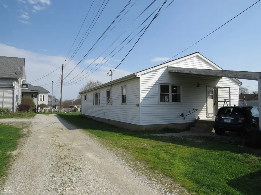 825 Jackson Street, Hope, IN 47246 - #3