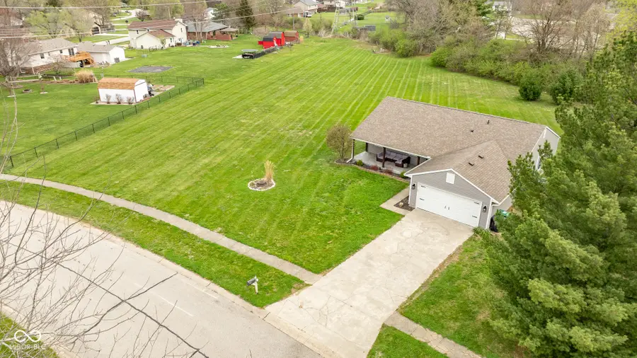 587 Quail Run, Greenwood, IN 46142 - #2