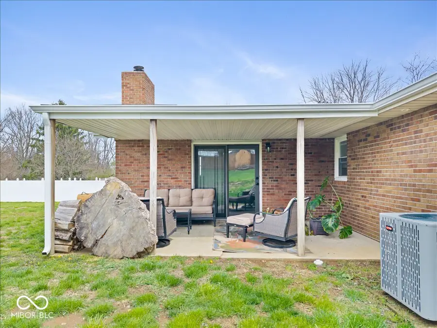 1009 S Sarasota Drive, Yorktown, IN 47396 - #3