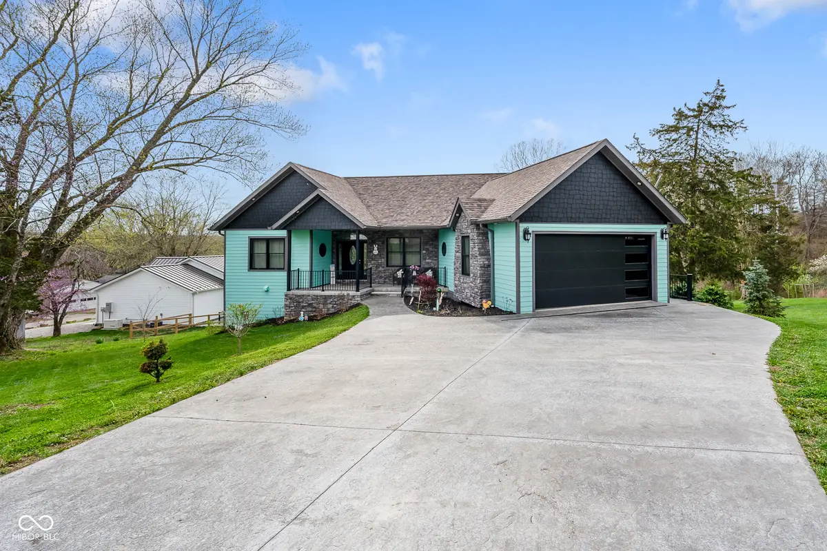 220 N Jefferson Street, Nashville, IN 47448 - #1