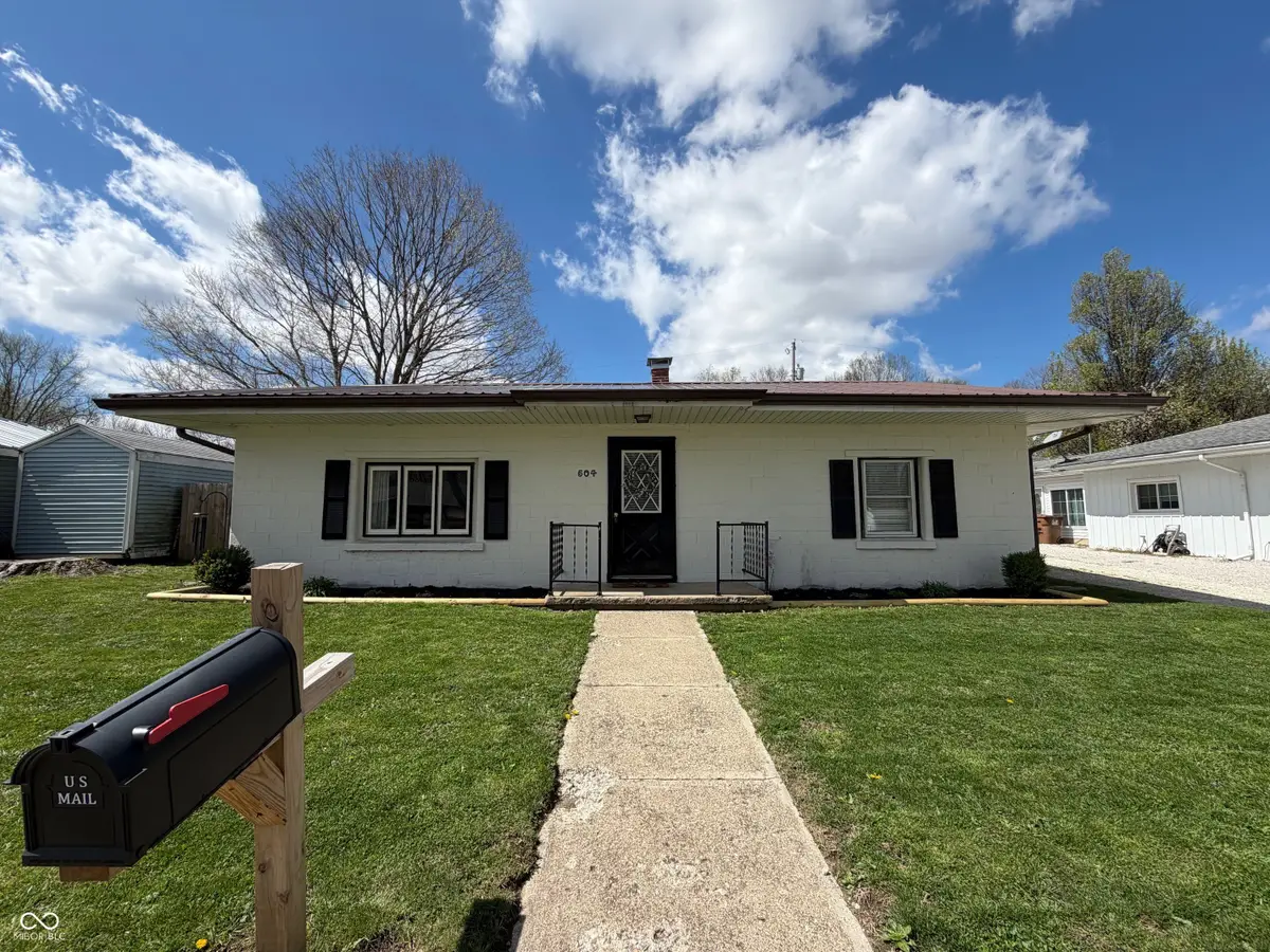 504 Indiana Avenue, Veedersburg, IN 47987 - #1