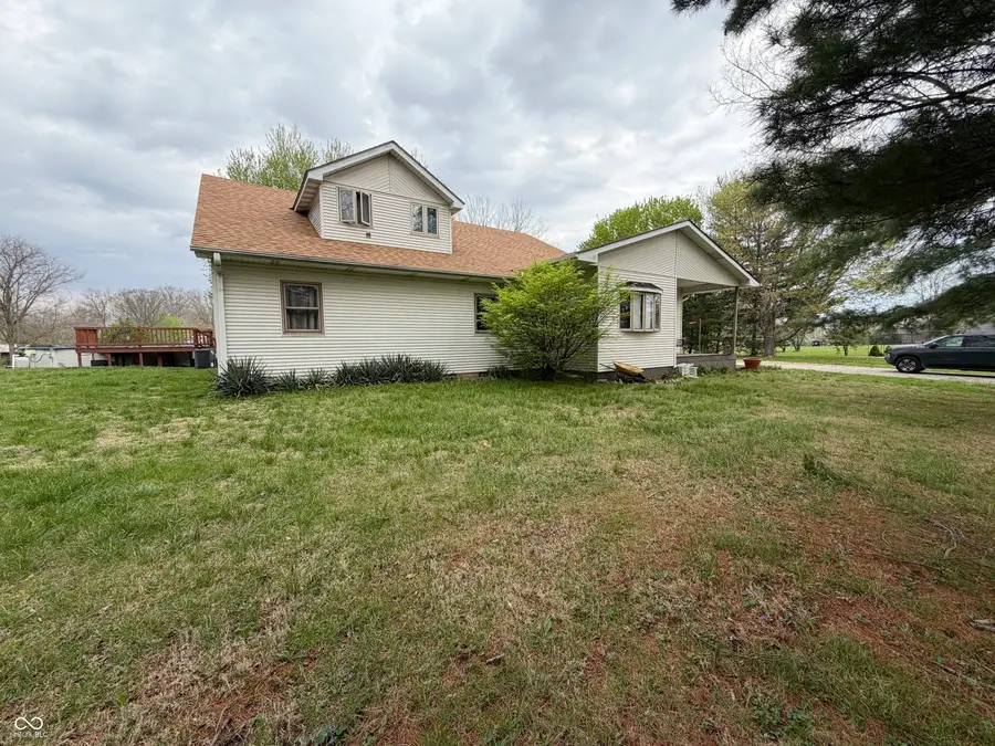 686 E Wood Avenue, Clinton, IN 47842 - #3