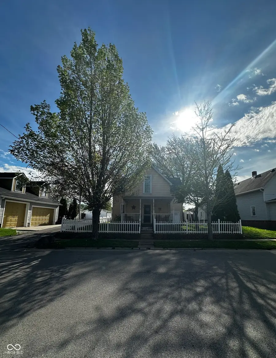 215 S Pearl Street, Pendleton, IN 46064 - #2