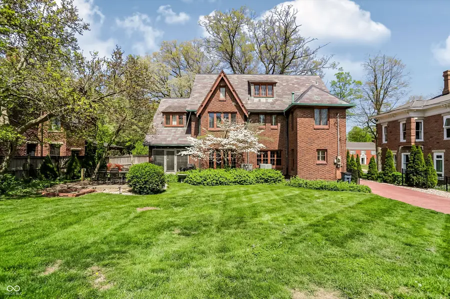 403 E Wabash Avenue, Crawfordsville, IN 47933 - #2