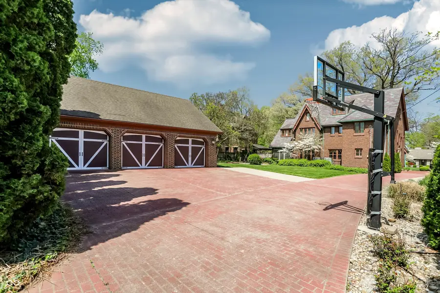 403 E Wabash Avenue, Crawfordsville, IN 47933 - #3