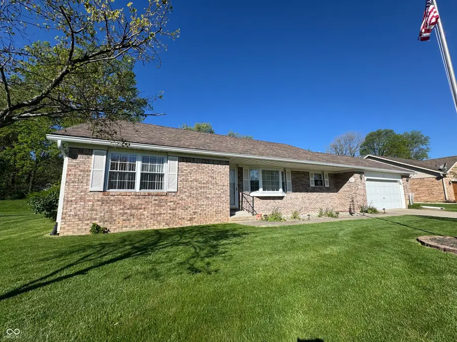1207 N Monroe Way, Rushville, IN 46173 - #3