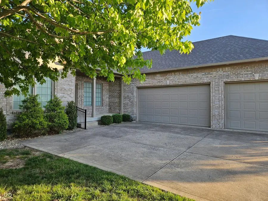 2845 Bloomsbury N, Greenwood, IN 46143 - #3