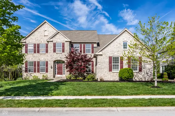 13896 Twin Lakes Circle E, Carmel, IN 46074