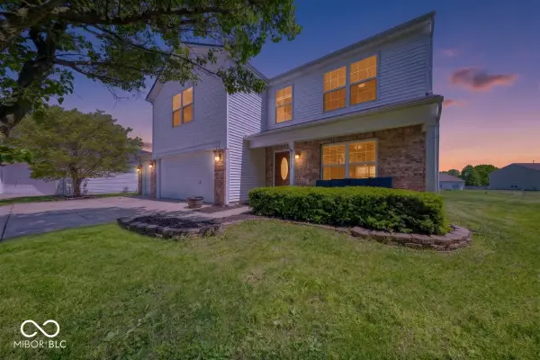 2705 Camelot Way, Greenwood, IN 46143