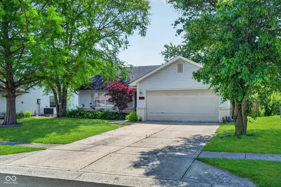 27 Lake Drive S, Brownsburg, IN 46112 - #2