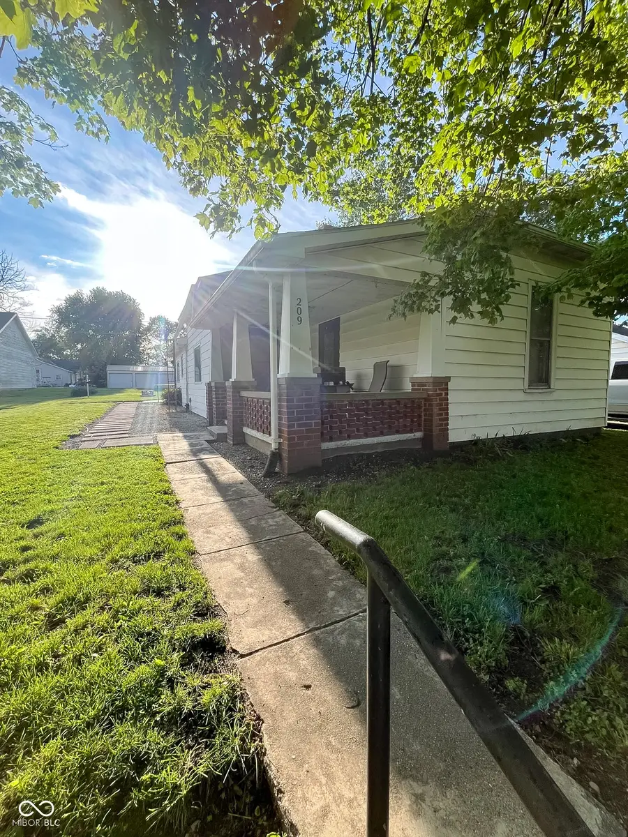 209 N Grant Street, Cayuga, IN 47928 - #2