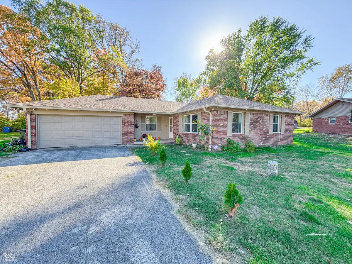 3211 W Sharon Drive, Greenfield, IN 46140 - #1