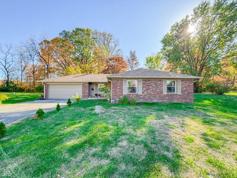 3211 W Sharon Drive, Greenfield, IN 46140 - #3