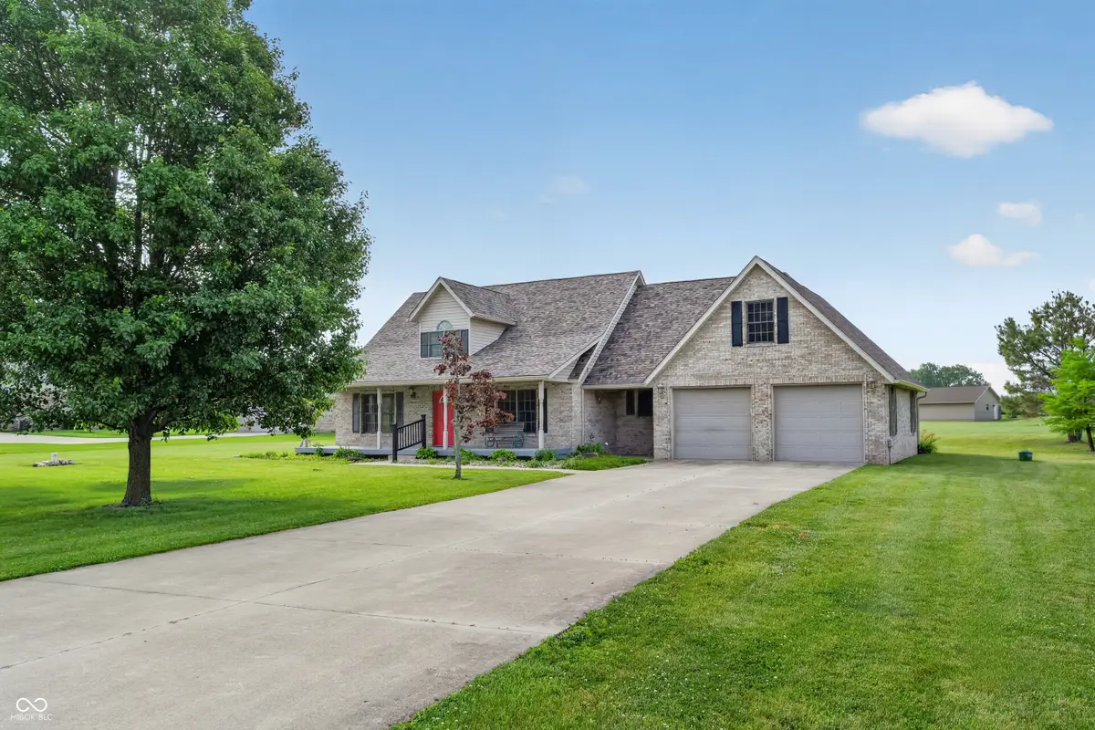 3305 E Waterview Drive, Muncie, IN 47302 - #1