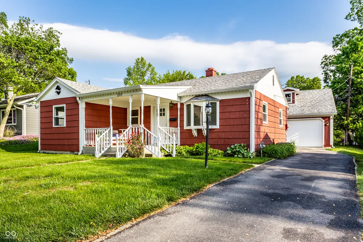 310 W Ash Street, Zionsville, IN 46077 - #1