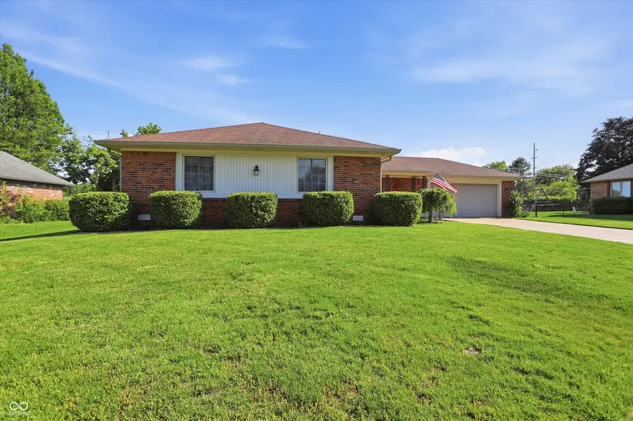 863 W Ashbourne Lane, Greenwood, IN 46142 - #2