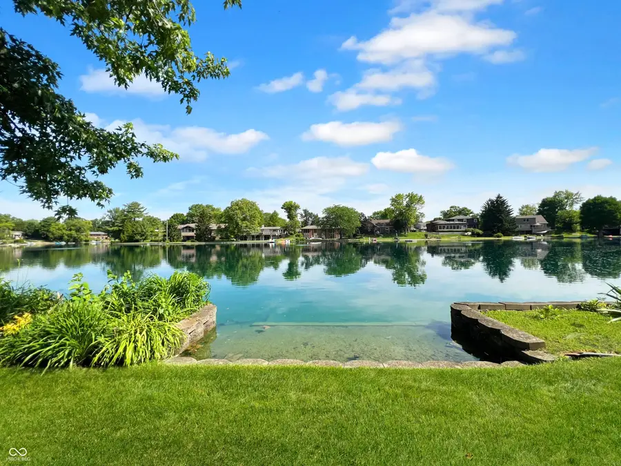 3810 Lakeside Drive, Columbus, IN 47203 - #2