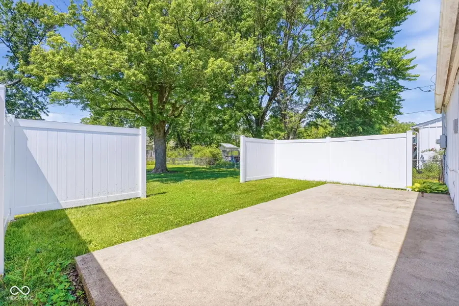 2746 Streamside Drive, Columbus, IN 47203 - #3