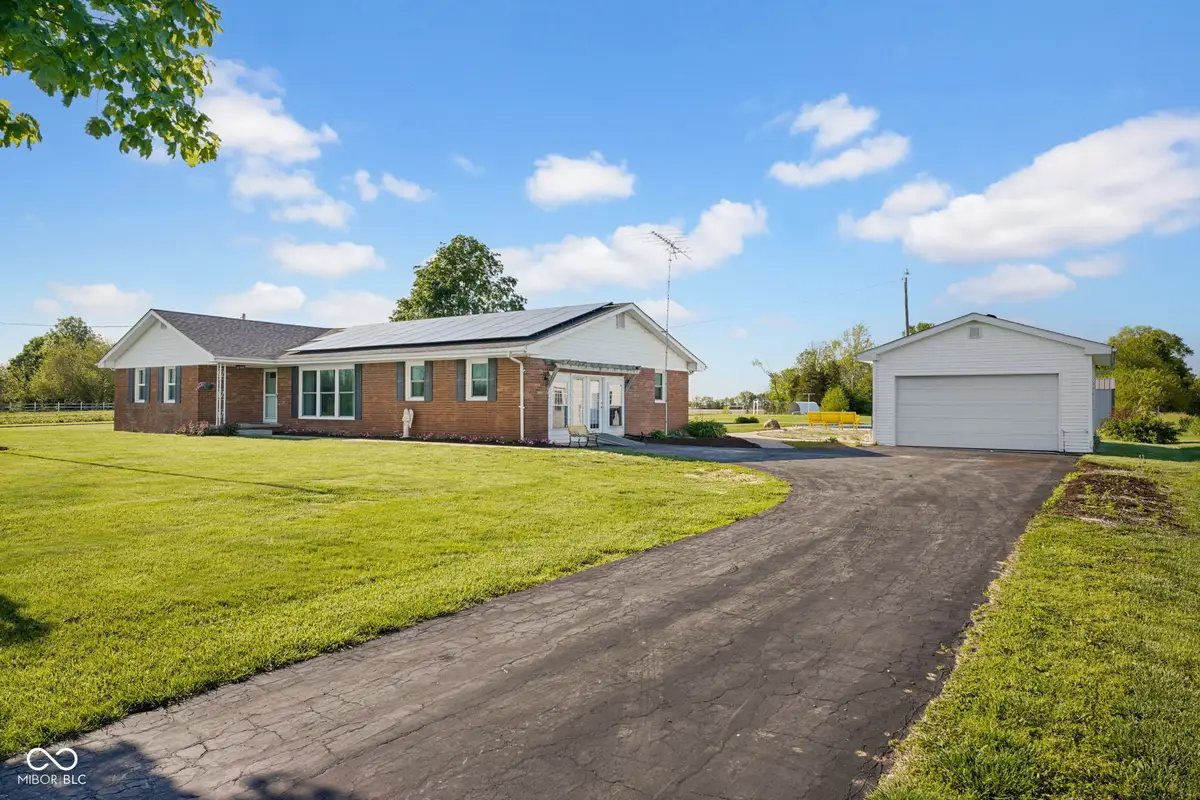 12904 E County Road 900 N, Hope, IN 47246 - #1