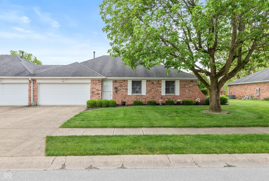 811 S School Street, Brownsburg, IN 46112 - #2