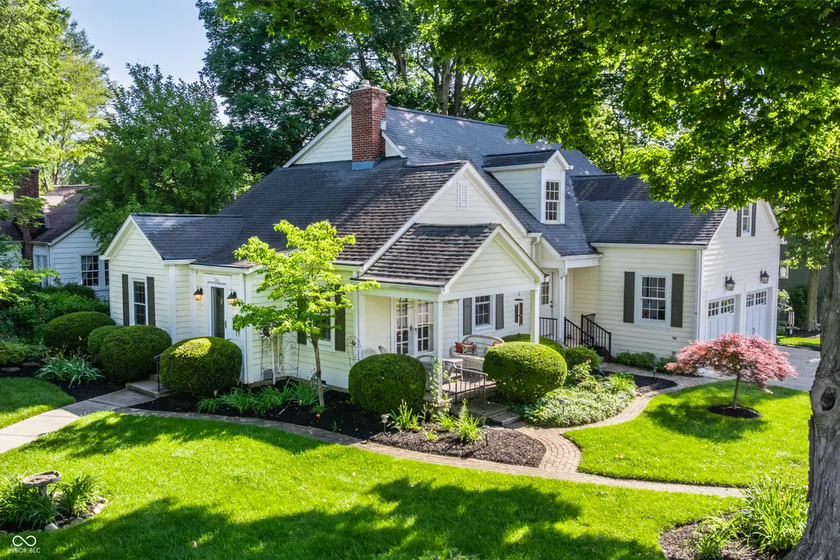 385 S Sixth Street, Zionsville, IN 46077 - #1