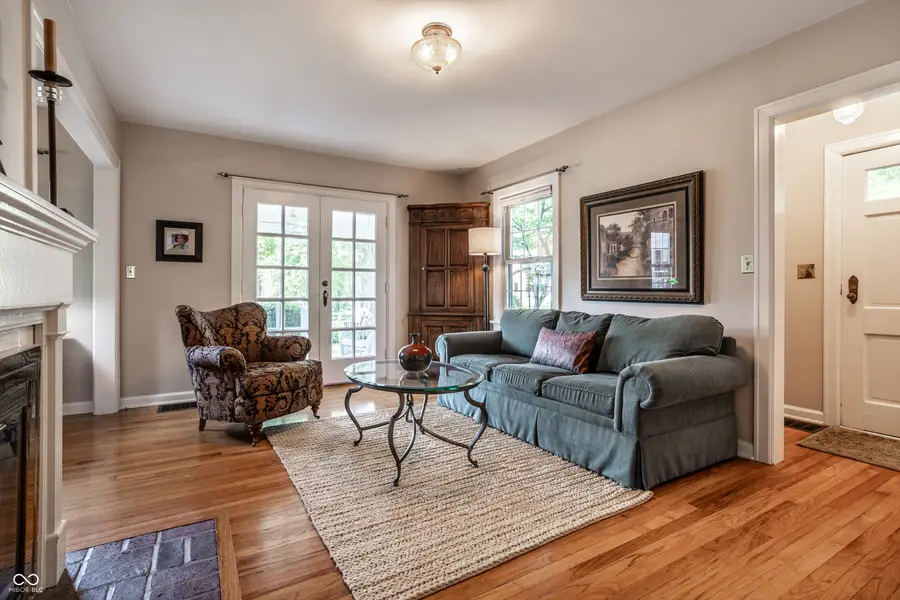 385 S Sixth Street, Zionsville, IN 46077 - #3