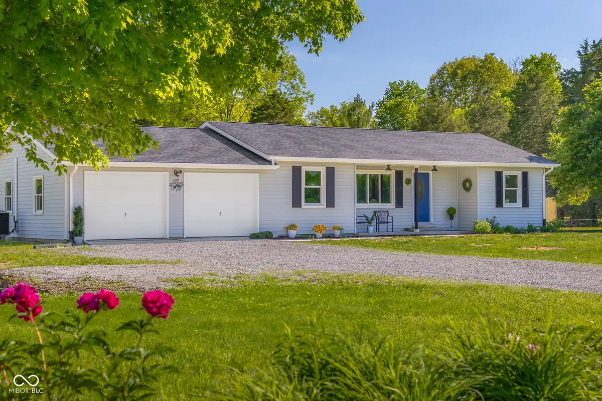 7685 W County Road 925 N, Elizabethtown, IN 47232 - #1