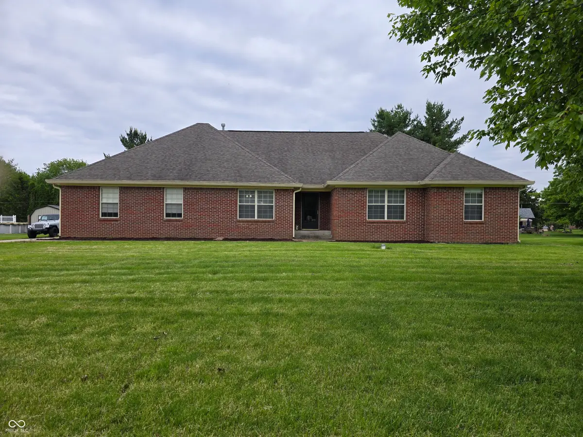 3393 W Sunset Drive N, Greenfield, IN 46140 - #1