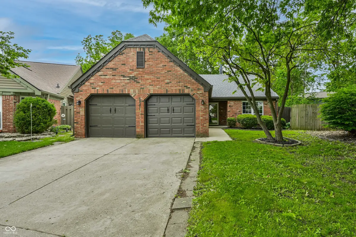 6841 Colony Pointe South Drive, Indianapolis, IN 46250 - #1