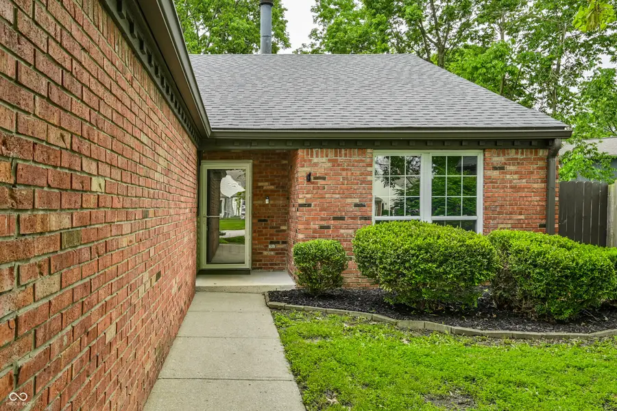 6841 Colony Pointe South Drive, Indianapolis, IN 46250 - #2