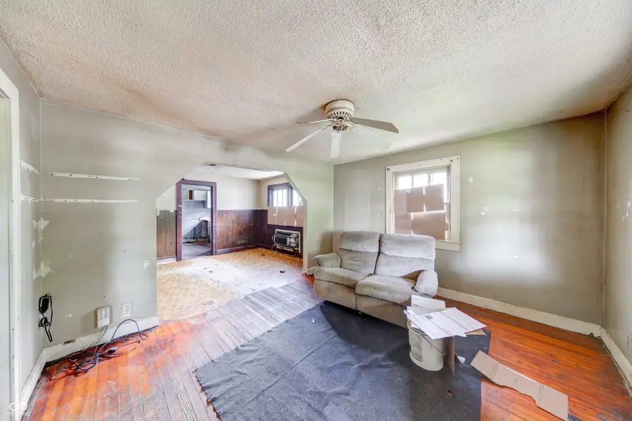 841 S Pershing Avenue, Indianapolis, IN 46221 - #3