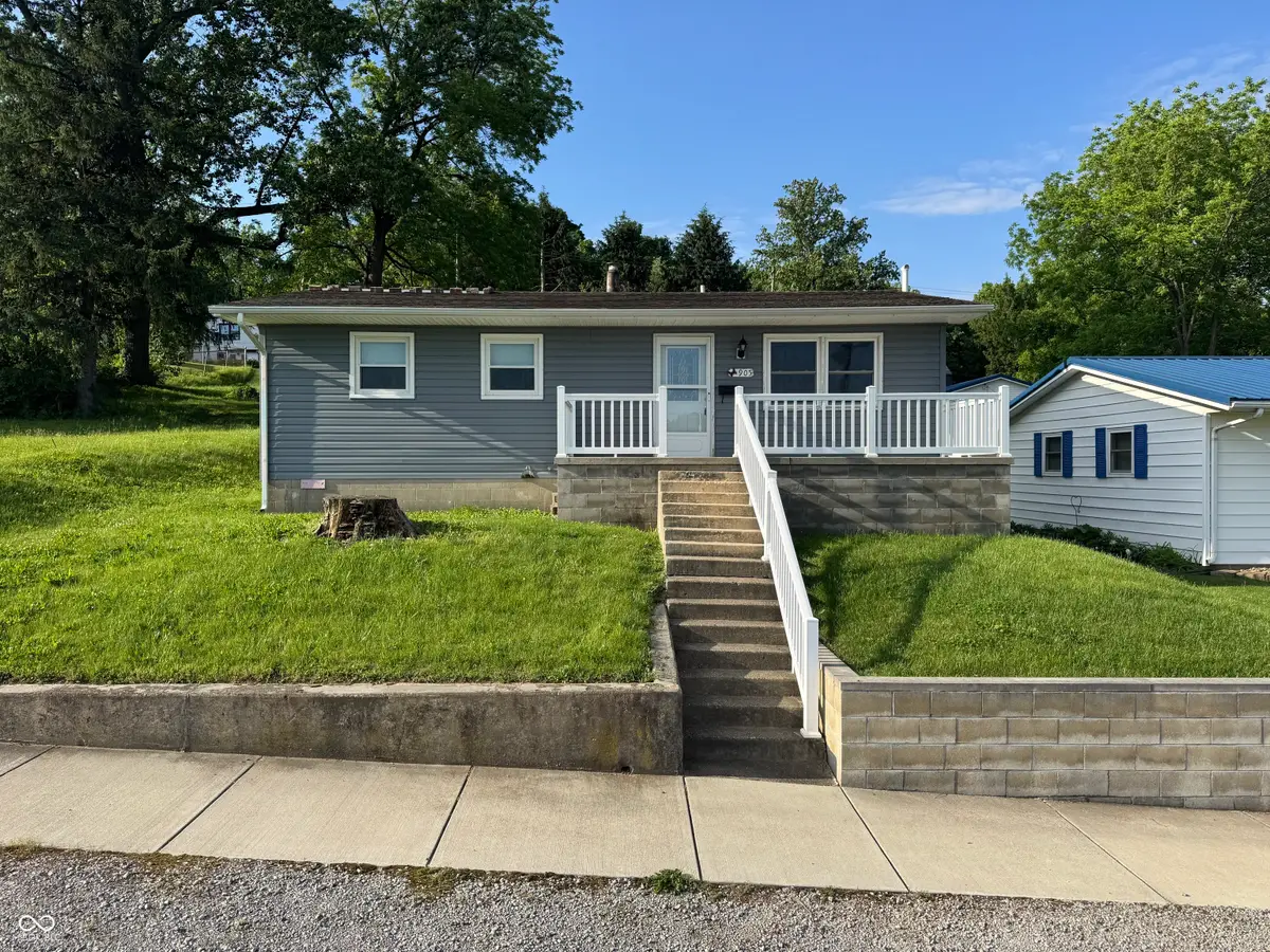 905 E Summit Street, Attica, IN 47918 - #1