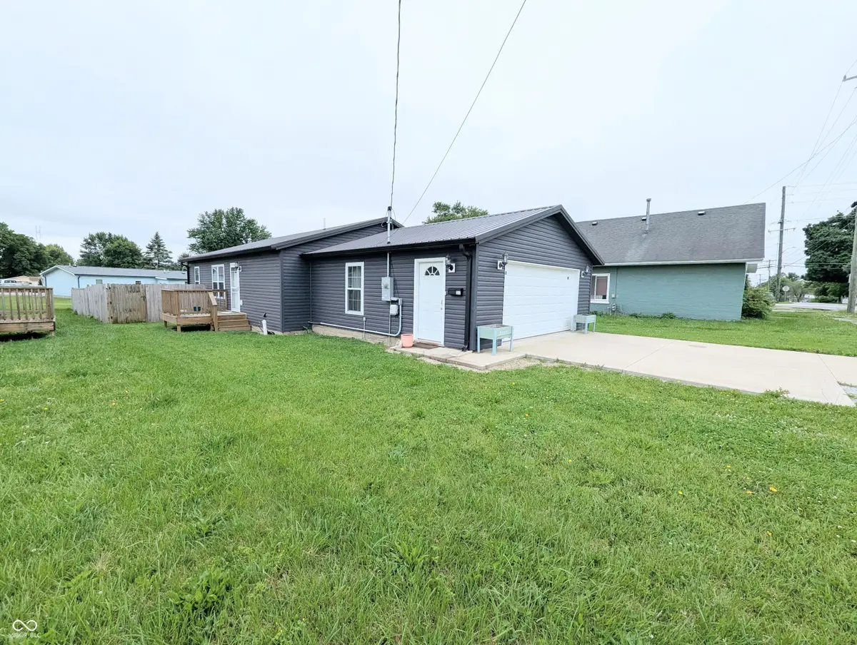 327 W Davis Street, Greensburg, IN 47240 - #1