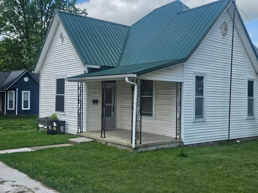 104 W Poplar Street, North Vernon, IN 47265 - #2