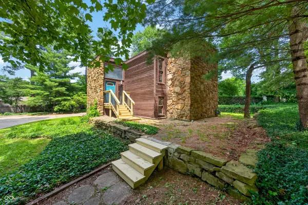 3216 Sherwood Place, Columbus, IN 47203