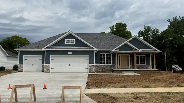 5026 Stonehaven Lane, Columbus, IN 47201