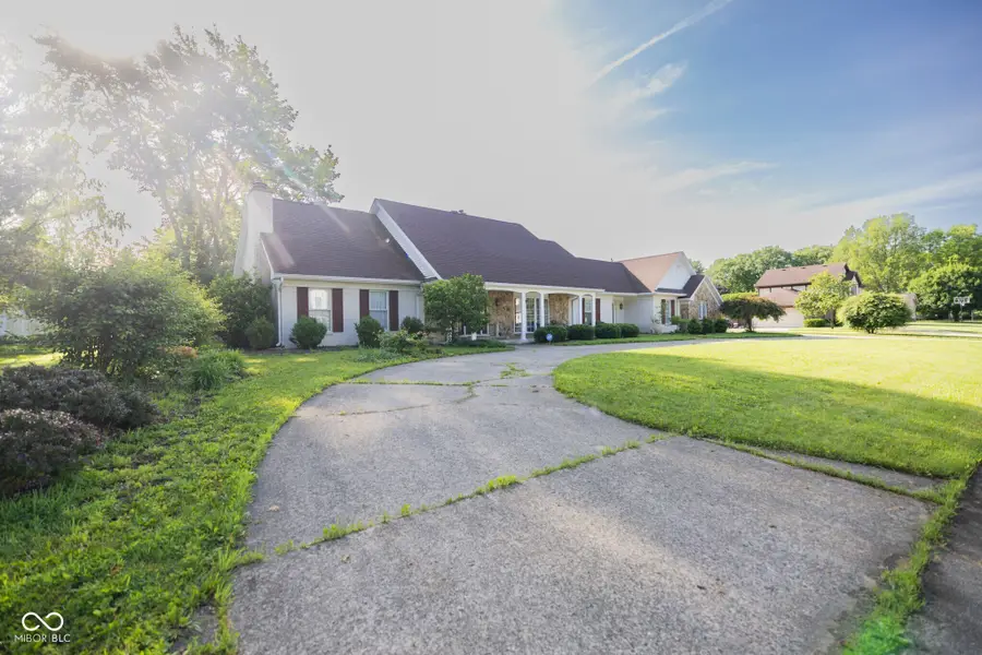 3900 N Vienna Woods Drive, Muncie, IN 47304 - #2