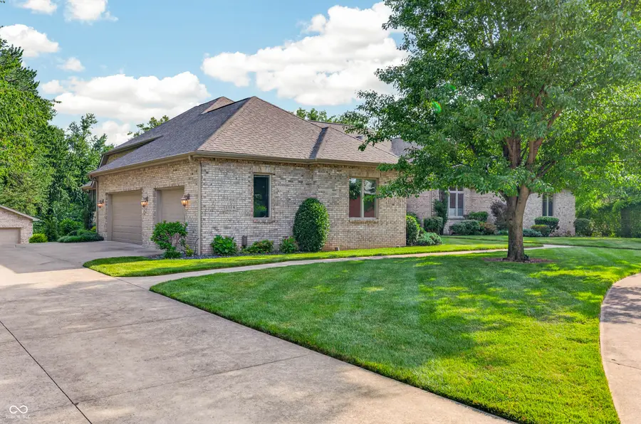 3355 W Carr Hill Road, Columbus, IN 47201 - #2