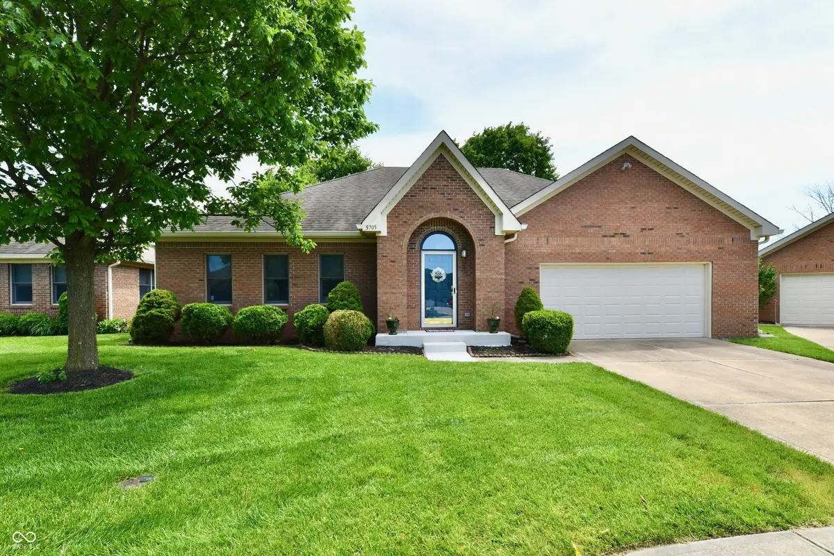 5705 Kensington Way S, Plainfield, IN 46168 - #1