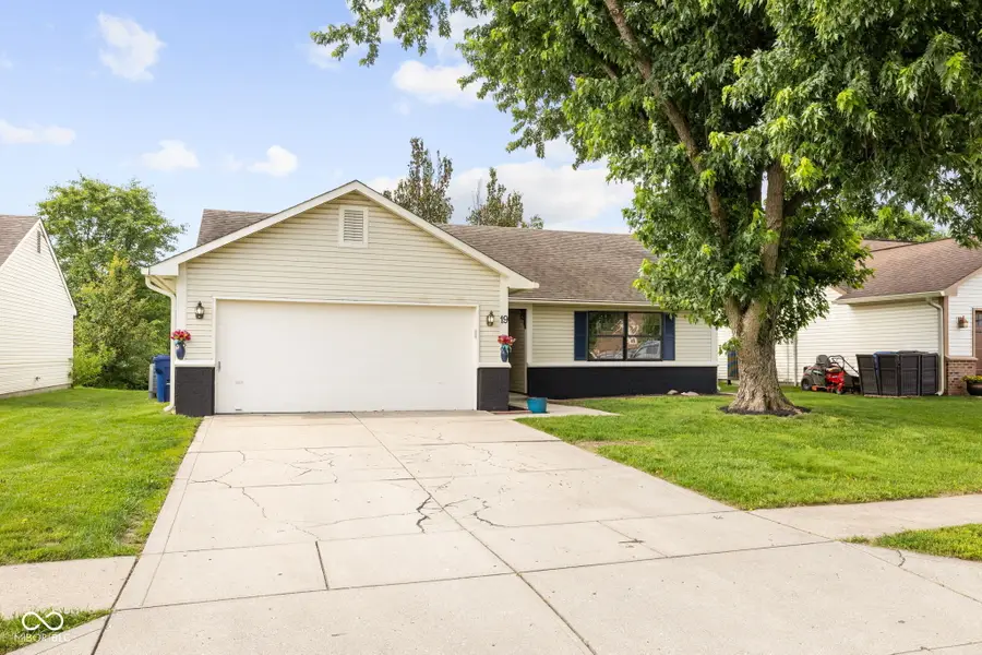 19 Lake Drive S, Brownsburg, IN 46112 - #2