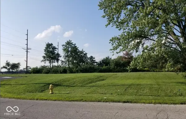512 Pleasant Run Drive, Greenwood, IN 46142
