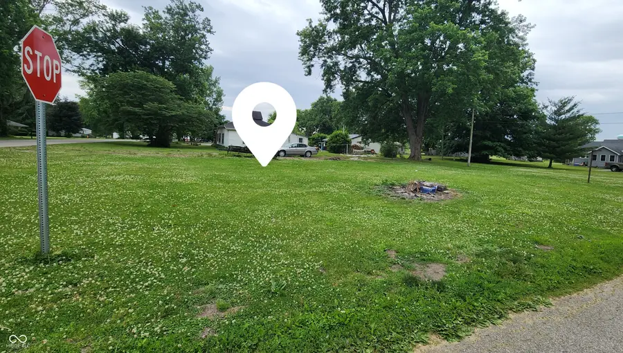912 N Sterling Avenue, Veedersburg, IN 47987 - #3