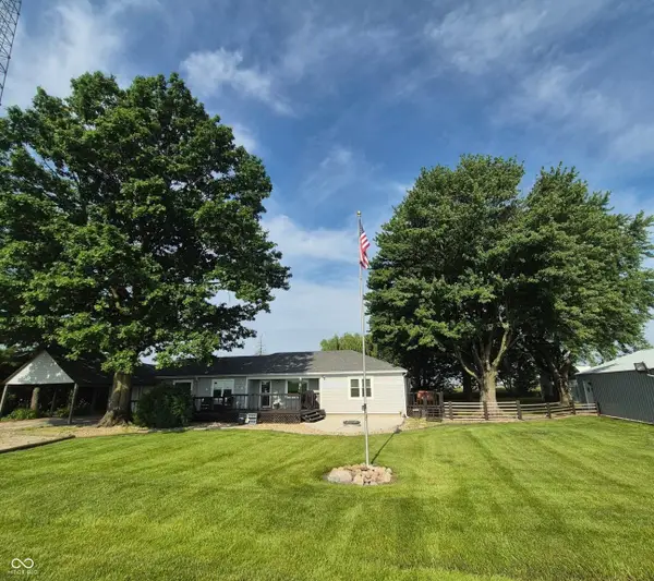 5494 N 300 E, Whiteland, IN 46184