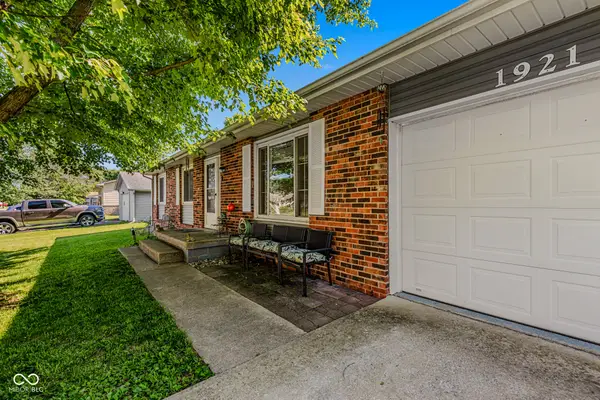1921 Lockerbie Drive, Columbus, IN 47203