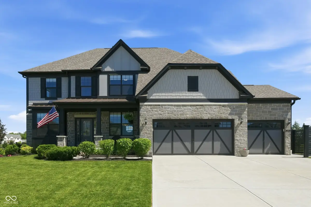5423 Peachtree Road, Zionsville, IN 46077 - #1