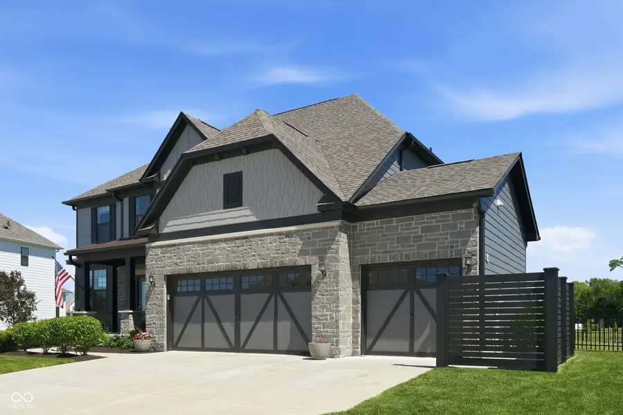 5423 Peachtree Road, Zionsville, IN 46077 - #3