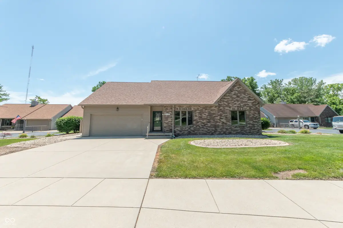 3735 W Two Mile House Road, Columbus, IN 47201 - #1