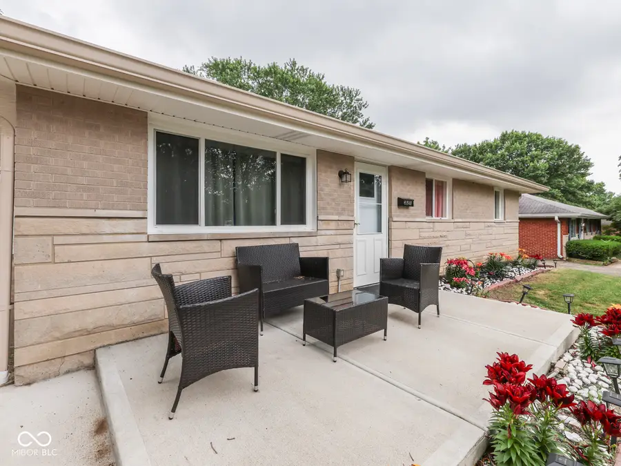 521 S 4th Avenue, Beech Grove, IN 46107 - #2