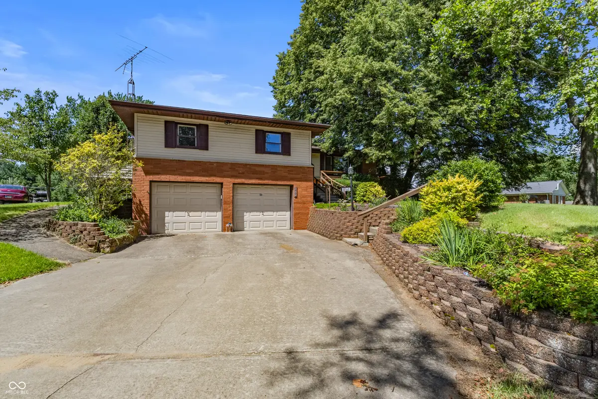 852 Knollwood Drive, Columbus, IN 47203 - #1
